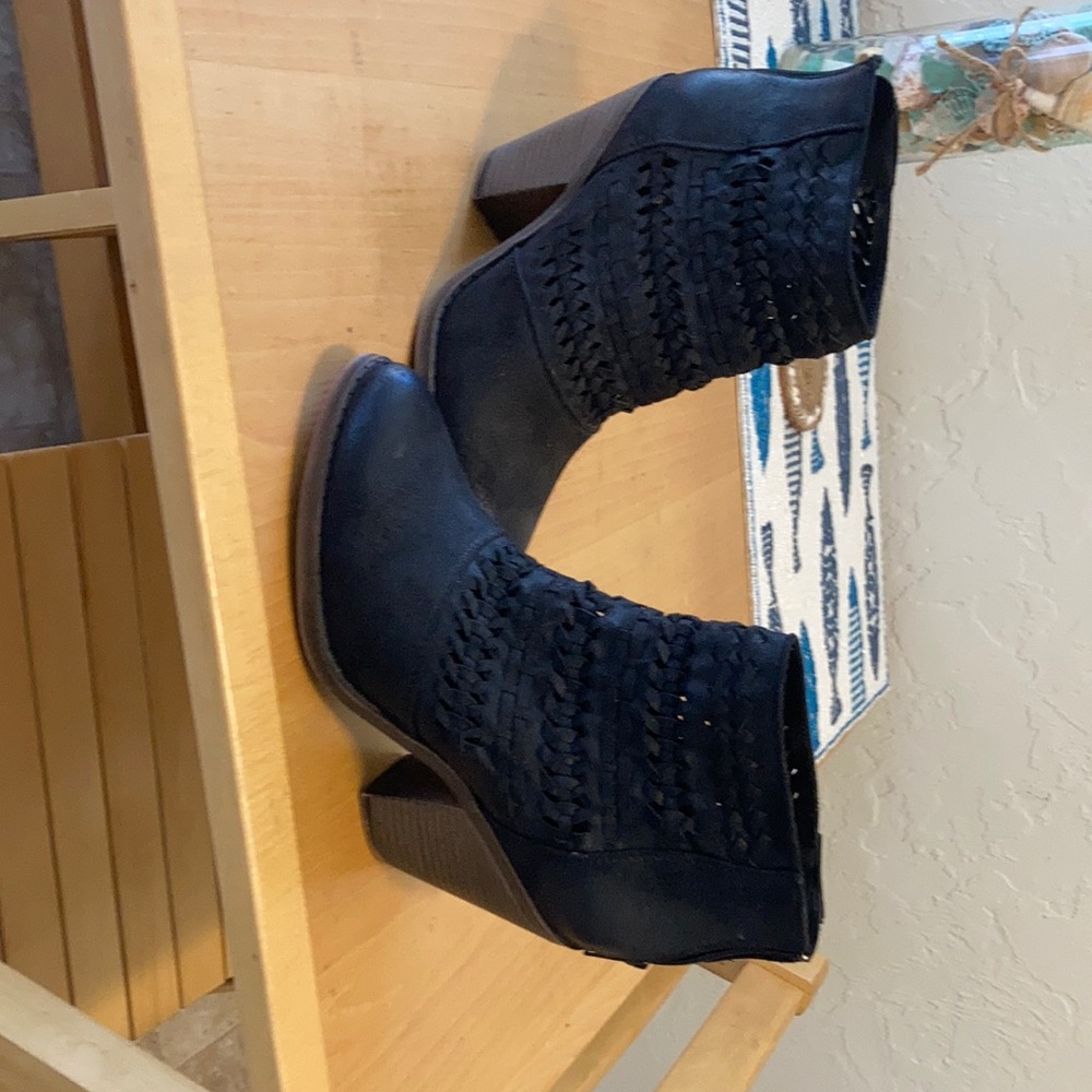 Fergalucicious black booties